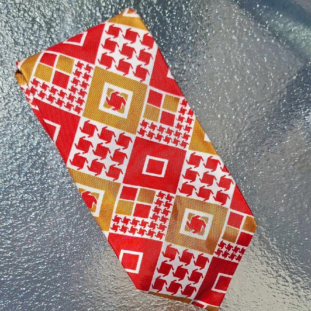 Vintage John Wanamaker Vibrant Red and Gold Patterned Tie